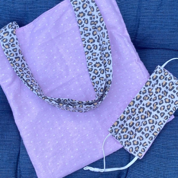 Reversible Tote and Mask - Picture 3 of 4